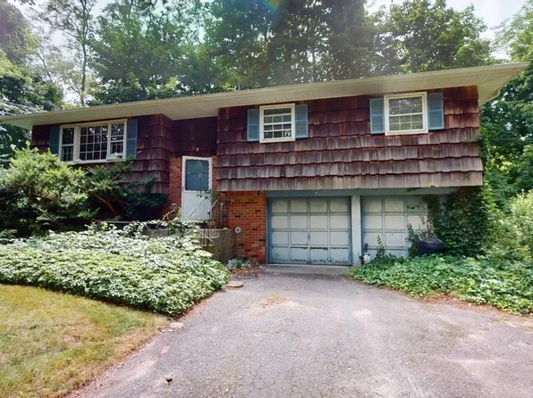 30 Cedar Avenue, Sound Beach, NY 11789