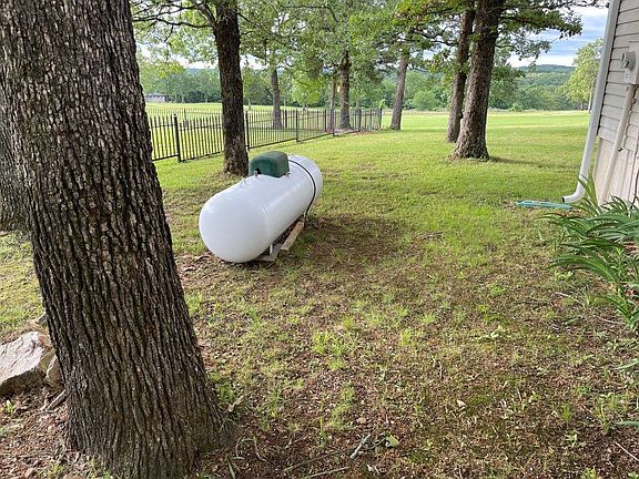 4th image of 323 Fairway Dr