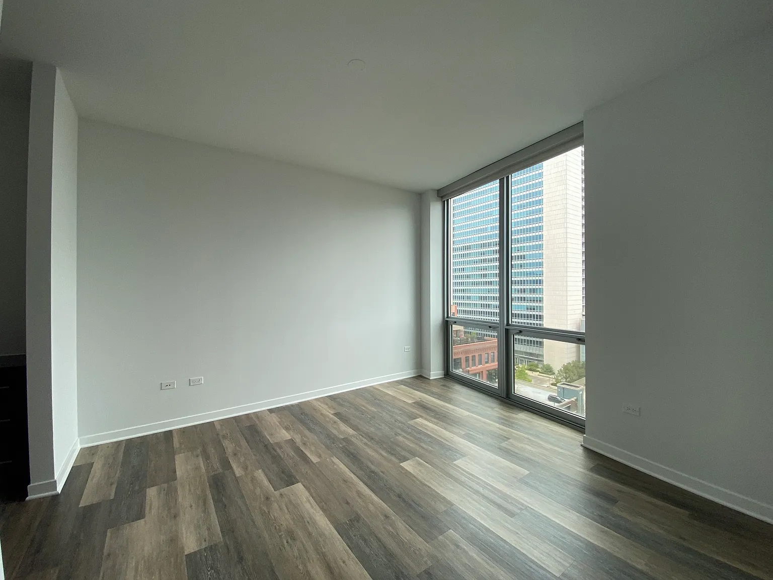 3 bed, 1443 sqft, $5,428 — Photo 4