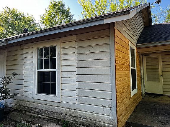 2nd image of 1000 N Fulton St