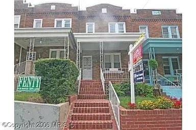 418 Buchanan St NW photo 1