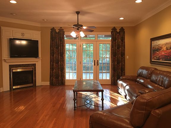 Living Room w/ Gas Logs