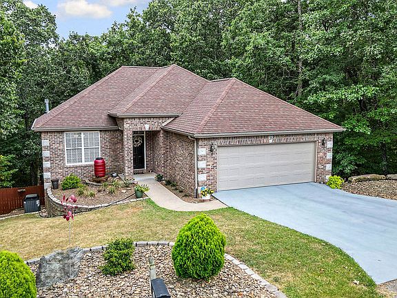 2nd image of 25 Merritt Cir