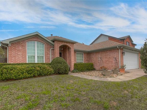 4th image of 729 Carette Dr