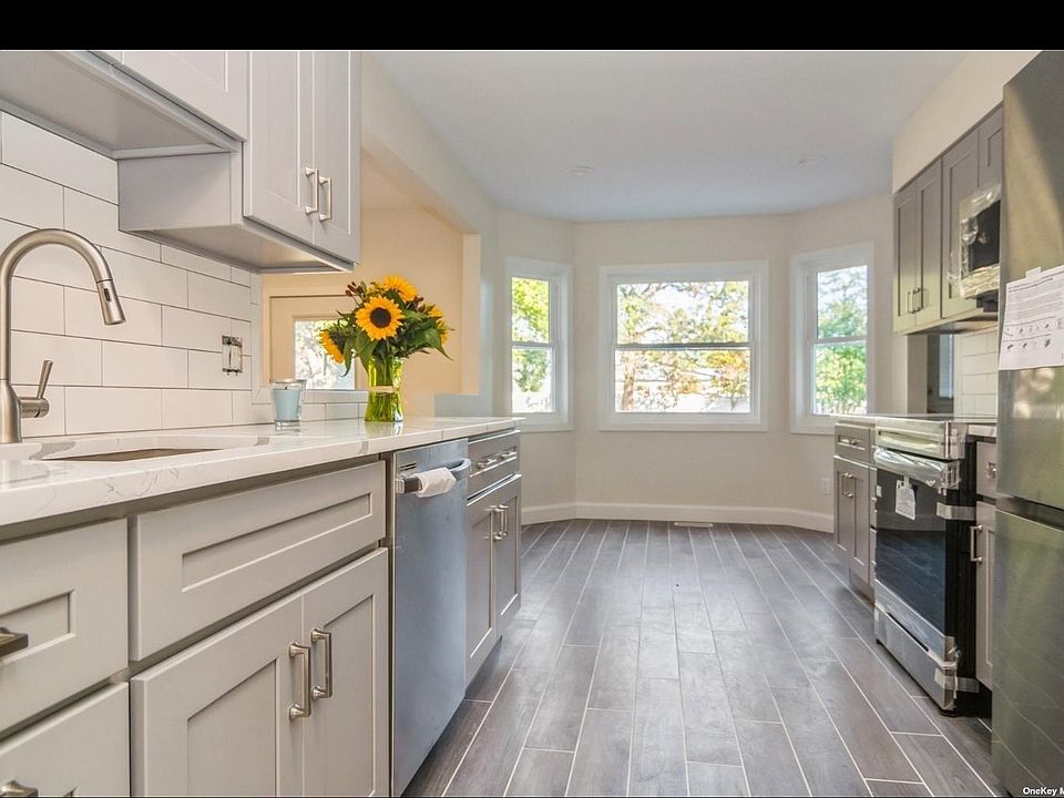 2nd image of 28 Hawkton Pl