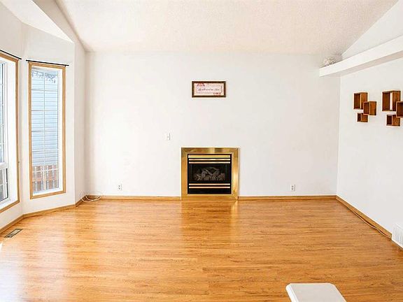 5th image of 16 E Martinridge Way NE