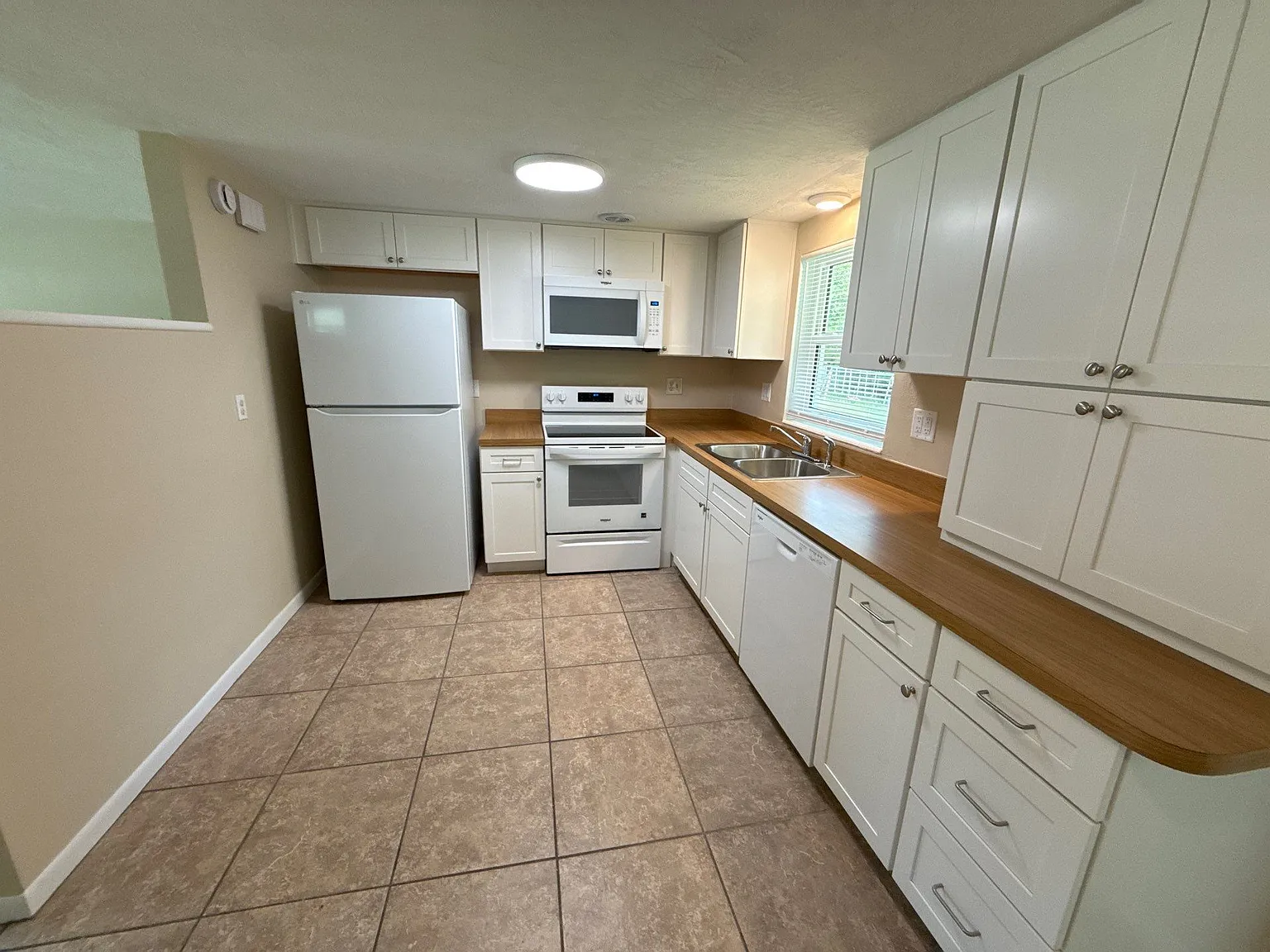2 bed, 840 sqft, $1,500 — Photo 2