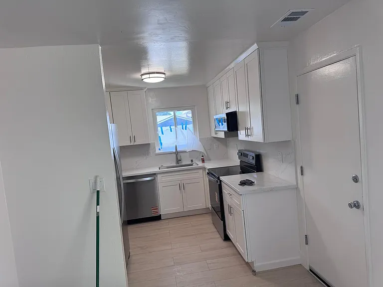 4946 Everglades Park Dr — Photo 2