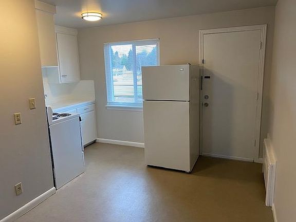 4th image of 11527 28th Ave NE #204