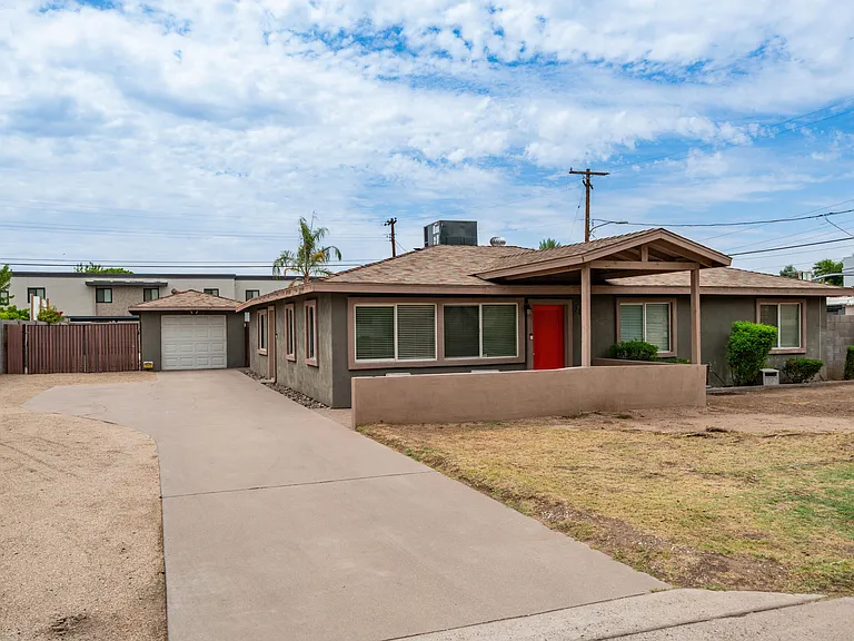717 E Palmaire Ave — Photo 34