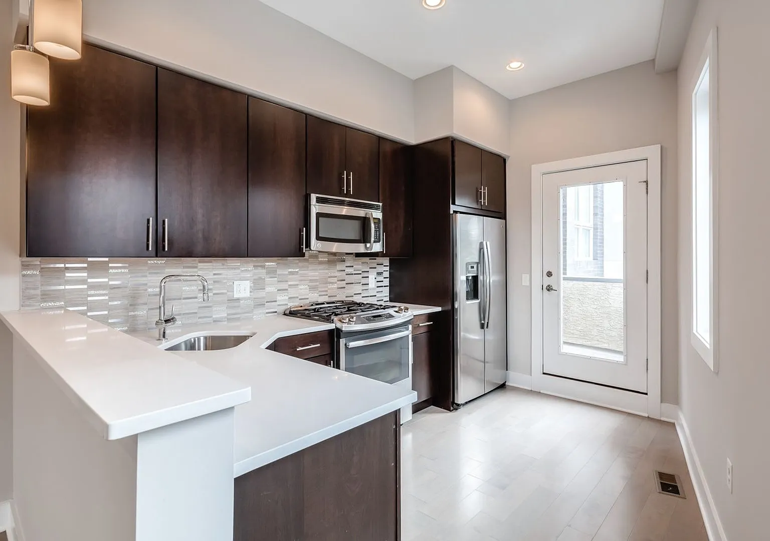Northern Liberties Townhome with attached Garage — Photo 2