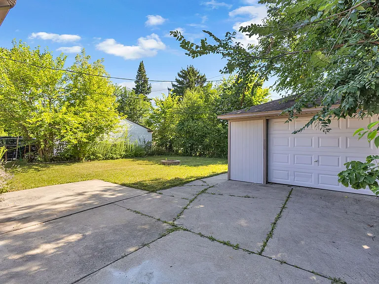 8484 Berwyn St — Photo 18