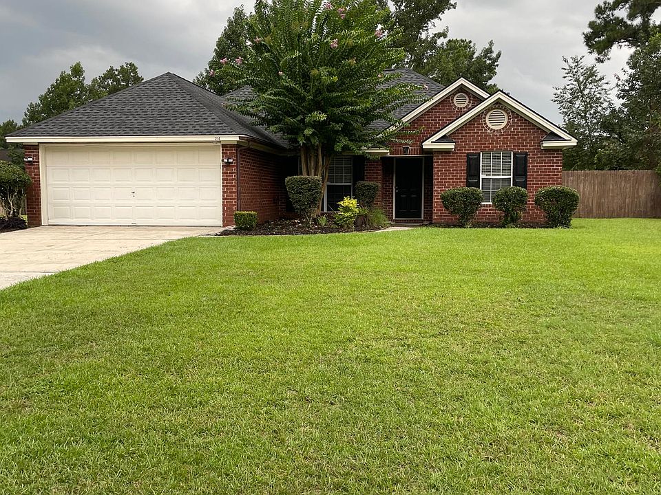 Lovely home in quiet neighborhood, covered entryway. Big 2 car garage.