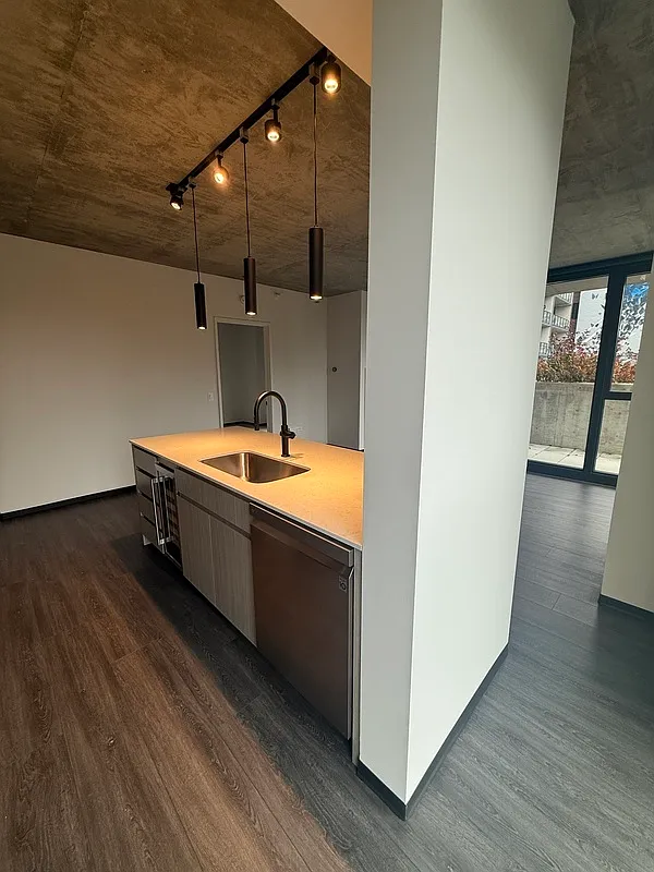 2 bed, 2.0 bath, 1240 sqft, $4,150 — Photo 2
