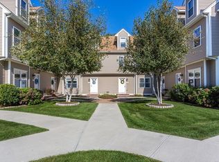 39 Gatsby Dr APT B, Raynham, MA 02767