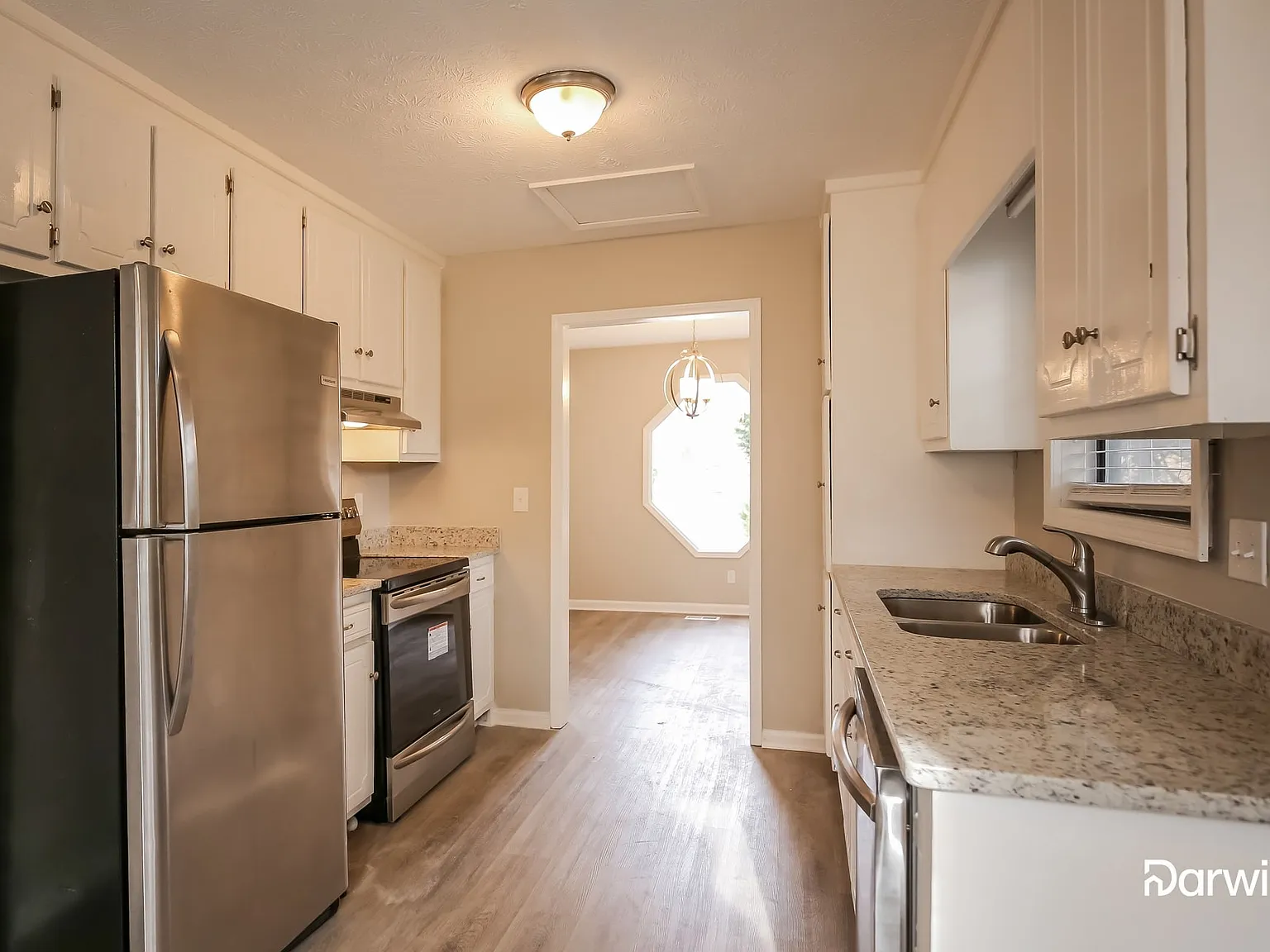 3 bed, 3.0 bath, 2074 sqft, $2,250 — Photo 2