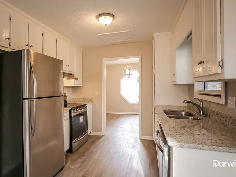 1181 Norfolk Dr NW — Photo 2