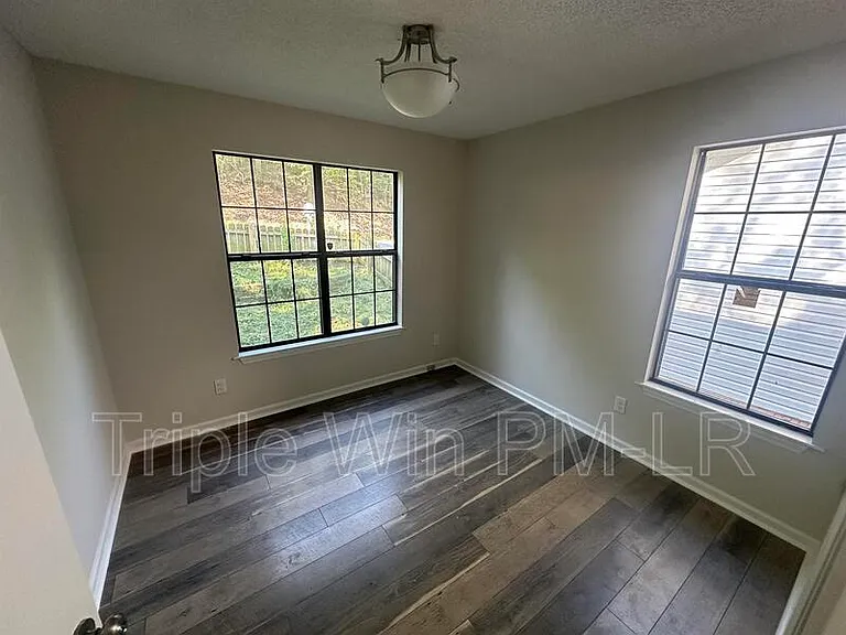 5900 Foxboro Dr — Photo 13