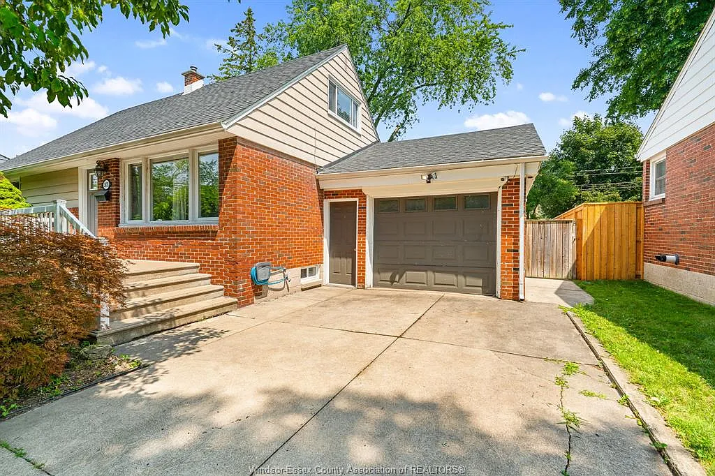 4 bed, $2,200 — Photo 2