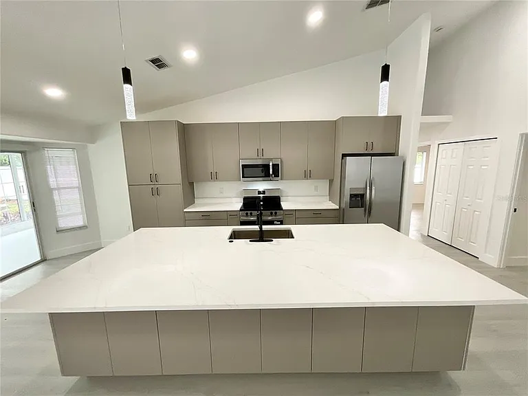 1307 Belcher Dr — Photo 4