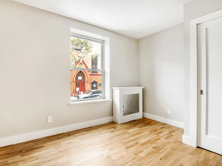 433 Dean St #2 — Photo 6