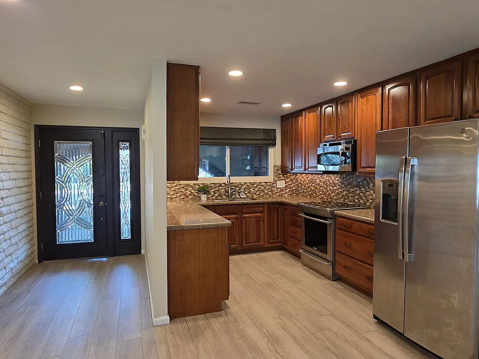 4532 W Corrine Dr