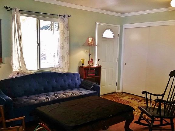 3rd image of 4236 Crandall Ave