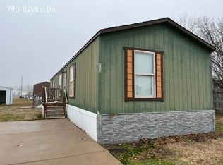 790 E Bever Dr, Towanda, KS 67144