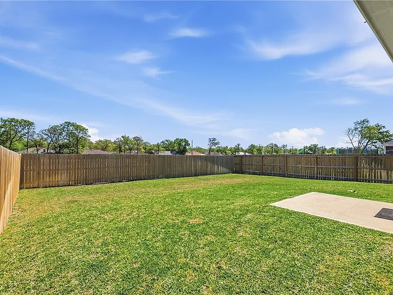 2420 Lightfoot Ln — Photo 30
