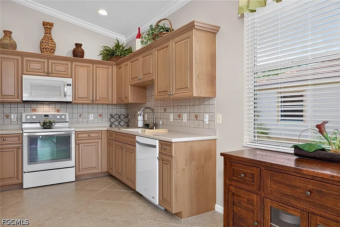 2 bed, 2.0 bath, 1690 sqft, $6,000 — Photo 3