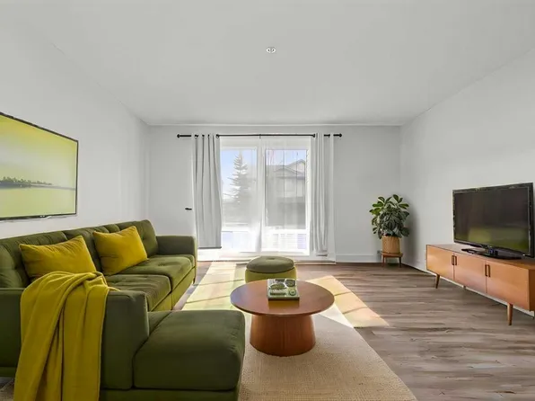 2371 Eversyde Ave SW #2105, Calgary, AB T2Y 5B8