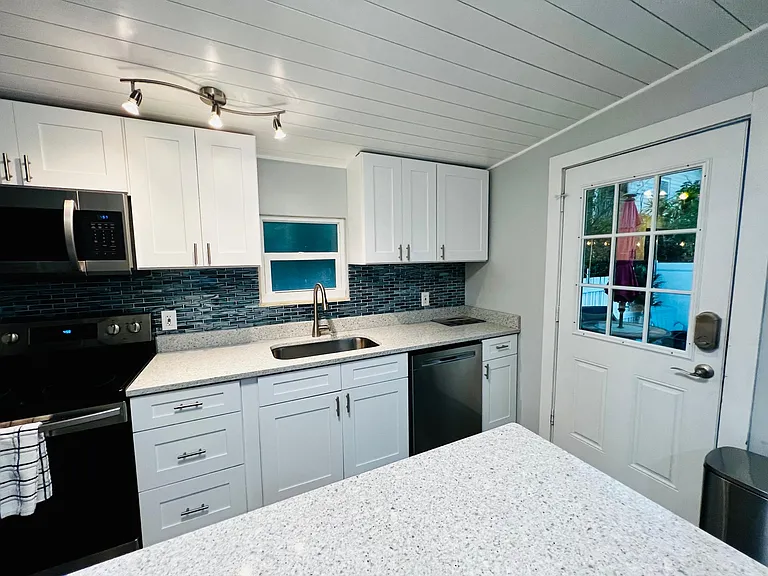 214 Alma Ct — Photo 15