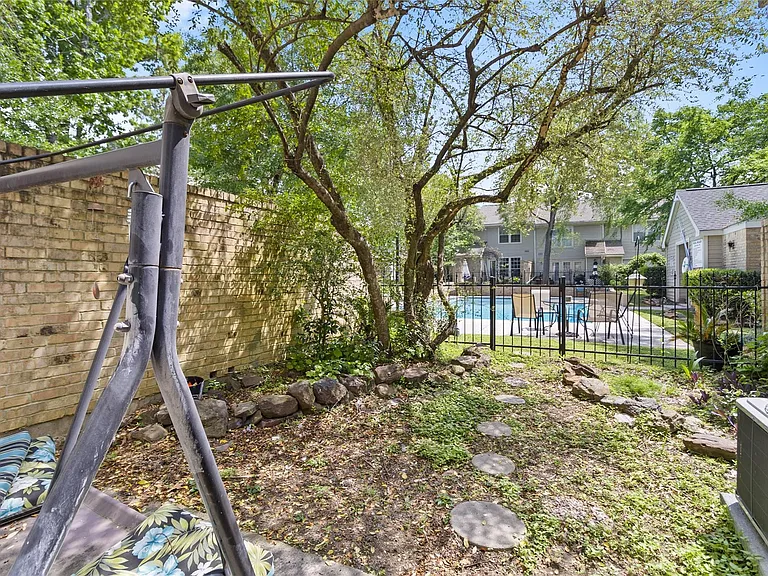 2030 Plantation Dr #F3 — Photo 18
