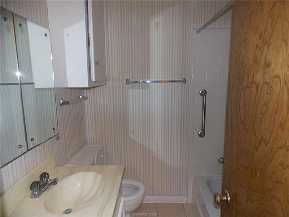 2nd image of 1404 Caudill St