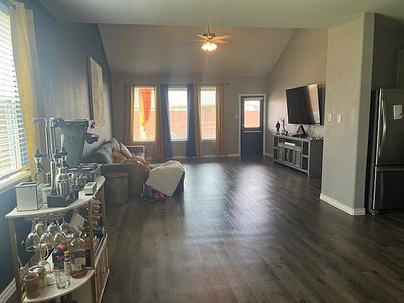 4th image of 409 Livingston Dr