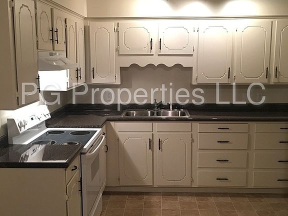 3rd image of 1136 Arncliffe Dr
