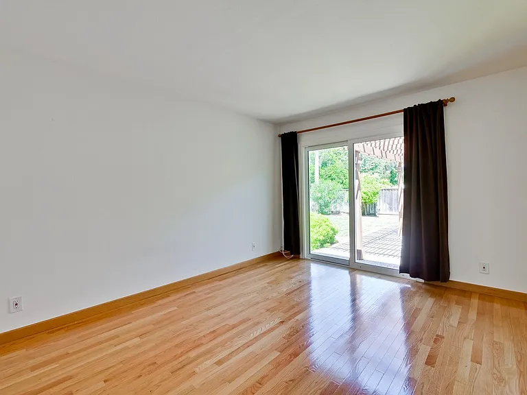 1084 Bluebird Ave — Photo 14