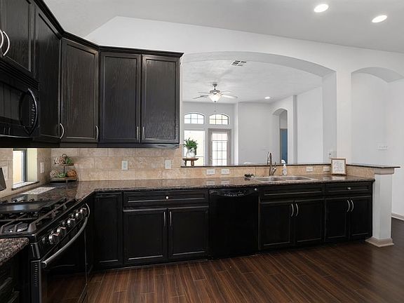 3rd image of 2617 Red Oak Circle