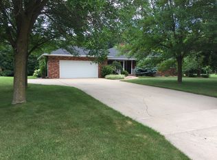 2917 Mayflower Rd, Green Bay, WI 54311