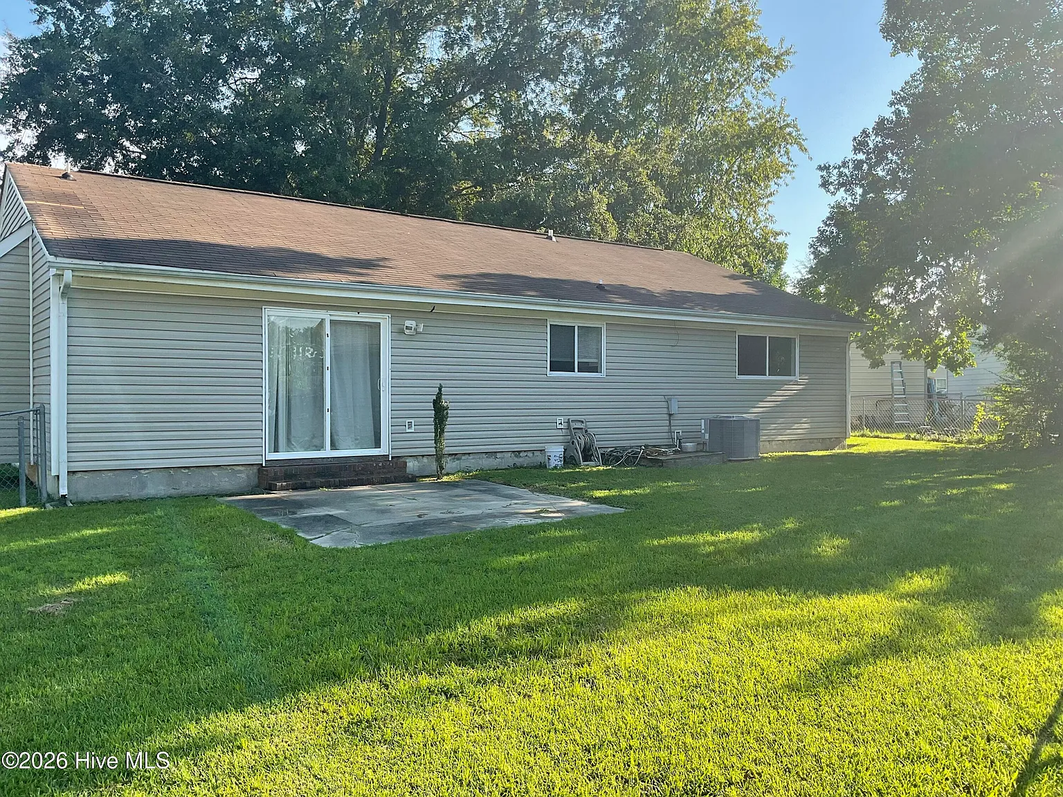 3 bed, 2.0 bath, 1300 sqft, $1,450 — Photo 4