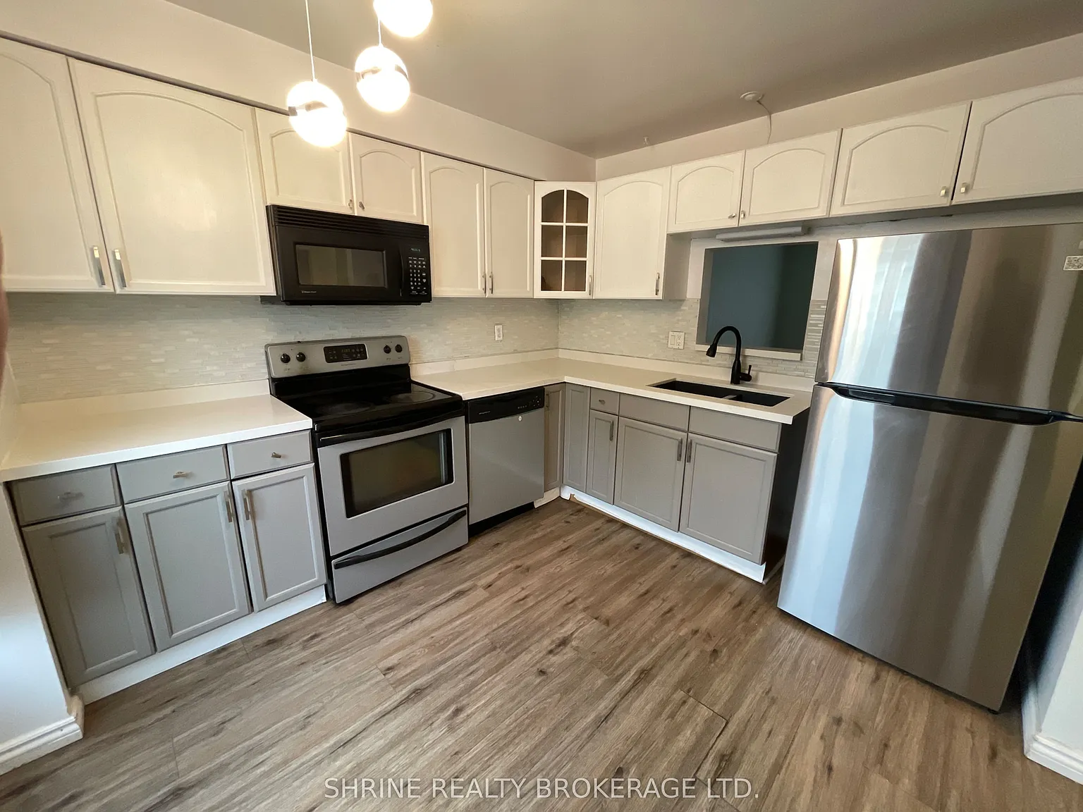 3 bed, $2,200 — Photo 2