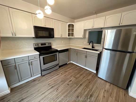 2nd image of 626 Wharncliffe Rd S #33