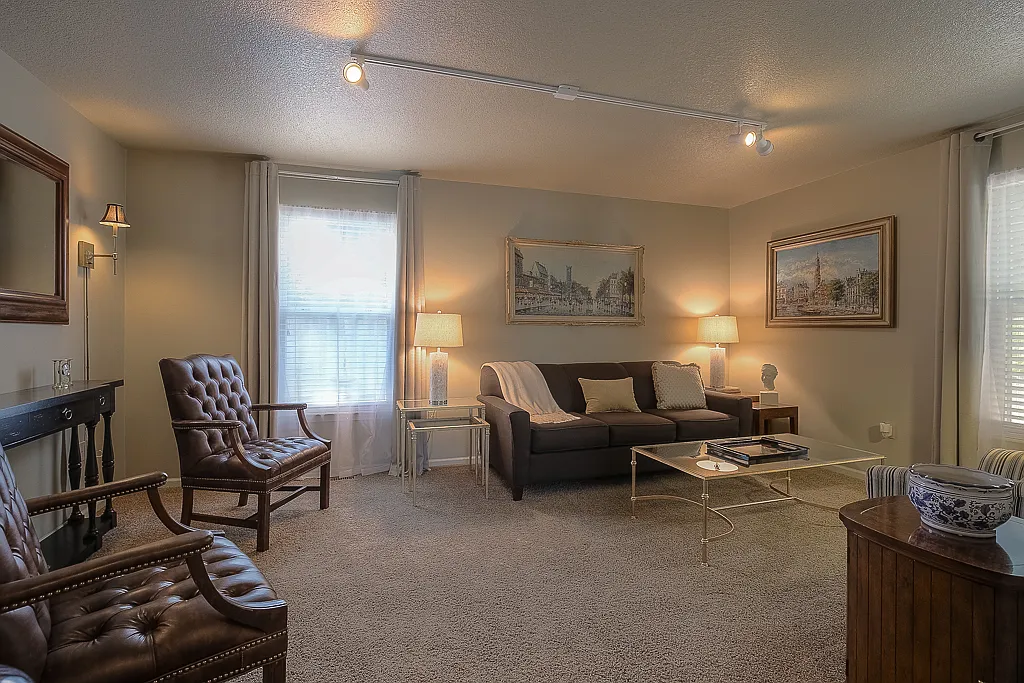 2 bed, 1.5 bath, 1217 sqft, $1,980 — Photo 2