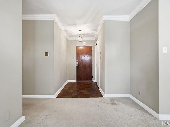 4th image of 900 S Hanley Rd APT 1D