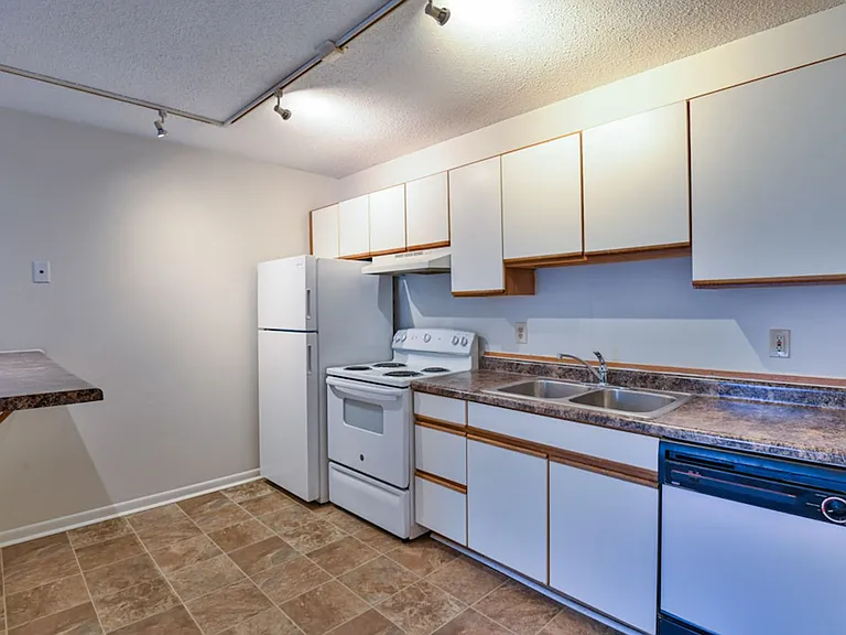 The Groves Apartments — Photo 21
