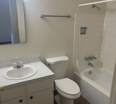 5th image of 702 S 38th Ave #3