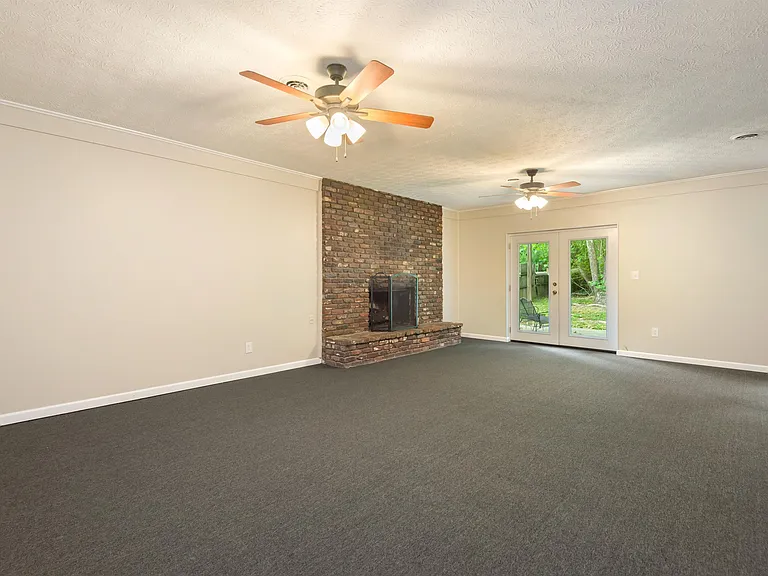 1908 Plumb Creek Cir — Photo 17