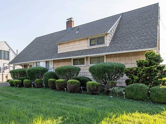 3rd image of 16 Bunker Ln