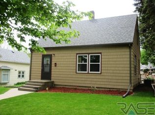 305 E 7th St, Dell Rapids, SD 57022