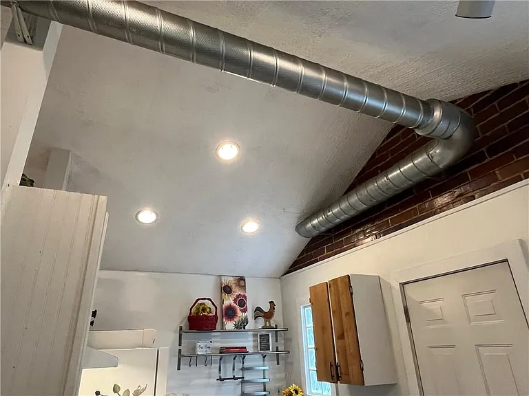 1115 Shelby Pl SE #B — Photo 23